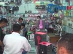 batam-gudangnya-barang-tiruan-produk-kw-akhirnya-dirazia_20150828_214258.jpg