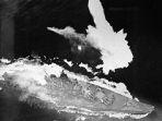 battleship-yamato-milik-kekaisaran-jepang-terlihat-sedang-dibombardir-us-navy-dalam-operasi-ten-go.jpg