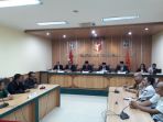 bawaslu-melakukan-mediasi_20180821_233838.jpg