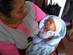 bayi-ditemukan-di-dalam-kardus_20170126_123840.jpg
