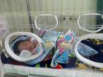 bayi-mungil-yang-ditinggal-oleh-orang-tidak-bertanggungjawab-di-depan-panti-asu.jpg