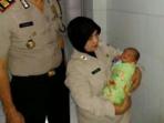 bayi-yang-dibuaang-di-dalam-ransel_20151217_120041.jpg