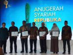 baznas-raih-penghargaan-anugrah-syariah-2018_20181109_055356.jpg