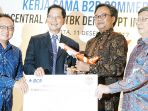 bca-kerja-sama-dengan-airasia_20171211_234507.jpg