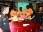 bea-cukai-bandara-sh-gagalkan-penyelundup-narkoba_20150312_183101.jpg