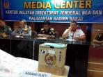 bea-cukai-entikong-amankan-51538-gram-sabu_1_20150708_113811.jpg