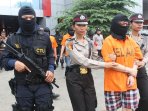 bea-dan-cukai-musnahkan-19-item-bb-selundupan_20160217_102454.jpg