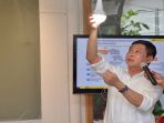 bebas-gelap-gulita-desa-di-papua-dan-papua-barat-akan-diterangi-lampu-tenaga-surya_20170306_145744.jpg