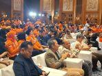 Gemuruh Tepuk Tangan saat Ketua Umum Gerakan Rakyat Minta Hakim Bebaskan Tom Lembong 