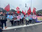 beberapa-peserta-aksi-di-hari-buruh-2024-hari-ini-rabu-152024-berdandan.jpg
