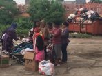 beberapa-warga-sedang_20170224_182055.jpg