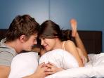 bed-sex-couple-pasangan-ranjang-seks_20141121_164725.jpg