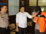 begal-motor-16-tahun-mengaku-sebagai-aparat_20150420_212454.jpg