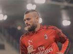 bek-ac-milan-leo-duarte.jpg