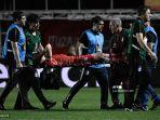 bek-argentinos-juniors-luciano-sanchez-dibawa-dengan-tandu.jpg