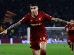 bek-as-roma-italia-gianluca-mancini-merayakan-setelah-membuka-skor-lawan-juventus.jpg
