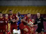 bek-as-roma-serbia-aleksandar-kolarov-saat-lawan-inter-milan.jpg