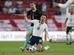 bek-austria-aleksandar-dragovic-kiri-bersaing-dengan-striker-inggris-jack-grealish.jpg