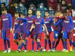 bek-barcelona-uruguay-ronald-araujo-2r-merayakan-dengan-rekan-satu-timnya.jpg