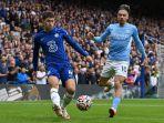 bek-chelsea-andreas-christensen-kiri-bersaing-dengan-gelandang-manchester-city-jack-grealish.jpg