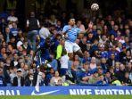 bek-chelsea-antonio-rudiger-kiri-bersaing-dengan-striker-manchester-city-gabriel-jesus.jpg