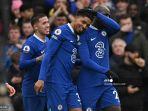 bek-chelsea-wesley-fofana-tengah-merayakan-dengan-rekan-satu-timnya.jpg