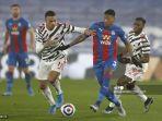 bek-crystal-palace-patrick-van-aanholt-tengah-berselisih-dengan-mason-greenwood.jpg