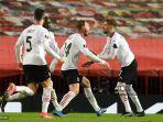 bek-denmark-ac-milan-simon-kjaer-tengah-merayakan-gol-pertama.jpg