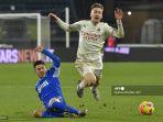 bek-empoli-italia-fabiano-parisi-kiri-menjegal-gelandang-ac-milan-alexis-saelemaekers.jpg