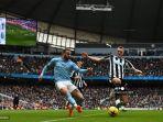 bek-inggris-manchester-city-kyle-walker-kiri-menyilangkan.jpg