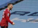 bek-inggris-manchester-united-luke-shaw-merayakan-gol-kedua-atas-manchester-city.jpg