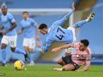 bek-inggris-sheffield-united-george-baldock-kanan-melakukan-pelanggaran.jpg