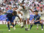 bek-irak-23-merchas-doski-menyundul-bola-melewati-gelandang-jepang-05-hidemasa-morita.jpg