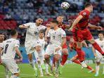 bek-italia-leonardo-bonucci-c-l-menyundul-bola.jpg