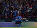 bek-italia-leonardo-bonucci-tengah-merayakan-dengan-para-penggemar-gli-azzurri.jpg