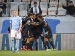 bek-juventus-asal-brasil-alex-sandro-tengah-merayakan-mencetak-gol-melawan-malmo.jpg