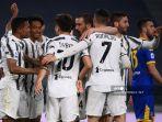 bek-juventus-asal-brazil-alex-sandro-merayakan-gol-keduanya.jpg