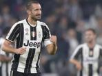 bek-juventus-giorgio-chiellini-berselebrasi-usai-m_20161027_044929.jpg