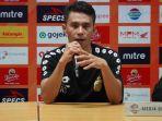 bek-kanan-bhayangkara-fc-alsan-sanda-dalam-konferensi-pers.jpg