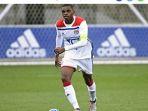bek-kanan-lyon-pierre-kalulu-resmi-berseragam-ac-milan.jpg