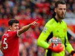 bek-manchester-united-inggris-harry-maguire-kiri-memberi-isyarat.jpg