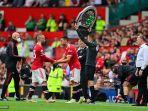 bek-manchester-united-inggris-luke-shaw-2l-meninggalkan-lapangan-karena-cedera.jpg