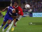 bek-manchester-united-tyrell-malacia-kanan-melanggar-pemain-leicester-city.jpg