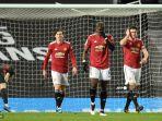 bek-manchester-united-victor-lindelof-2l-dan-gelandang-paul-pogba.jpg