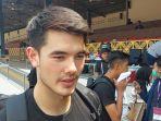 bek-natusalisasi-timnas-indonesia-elkan-baggott-di-stadion-sriwedari-solo.jpg