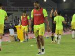 bek-persebaya-surabaya-alie-sesay.jpg