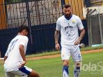 bek-persib-bandung-bojan-malisic-saat-latihan_20180227_145023.jpg