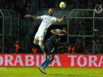 bek-persib-bandung-bojan-malisic_20180425_194441.jpg