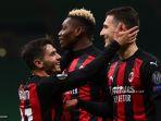 bek-portugal-ac-milan-diogo-dalot-kanan-merayakan-gol.jpg