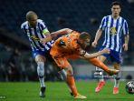 bek-portugal-fc-porto-pepe-kiri-bersaing-dengan-penyerang-swedia-juventus-dejan-kulusevski.jpg